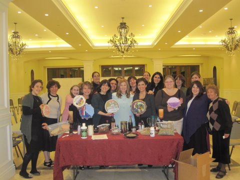 Miriam teaching at Chabad of Brentwood